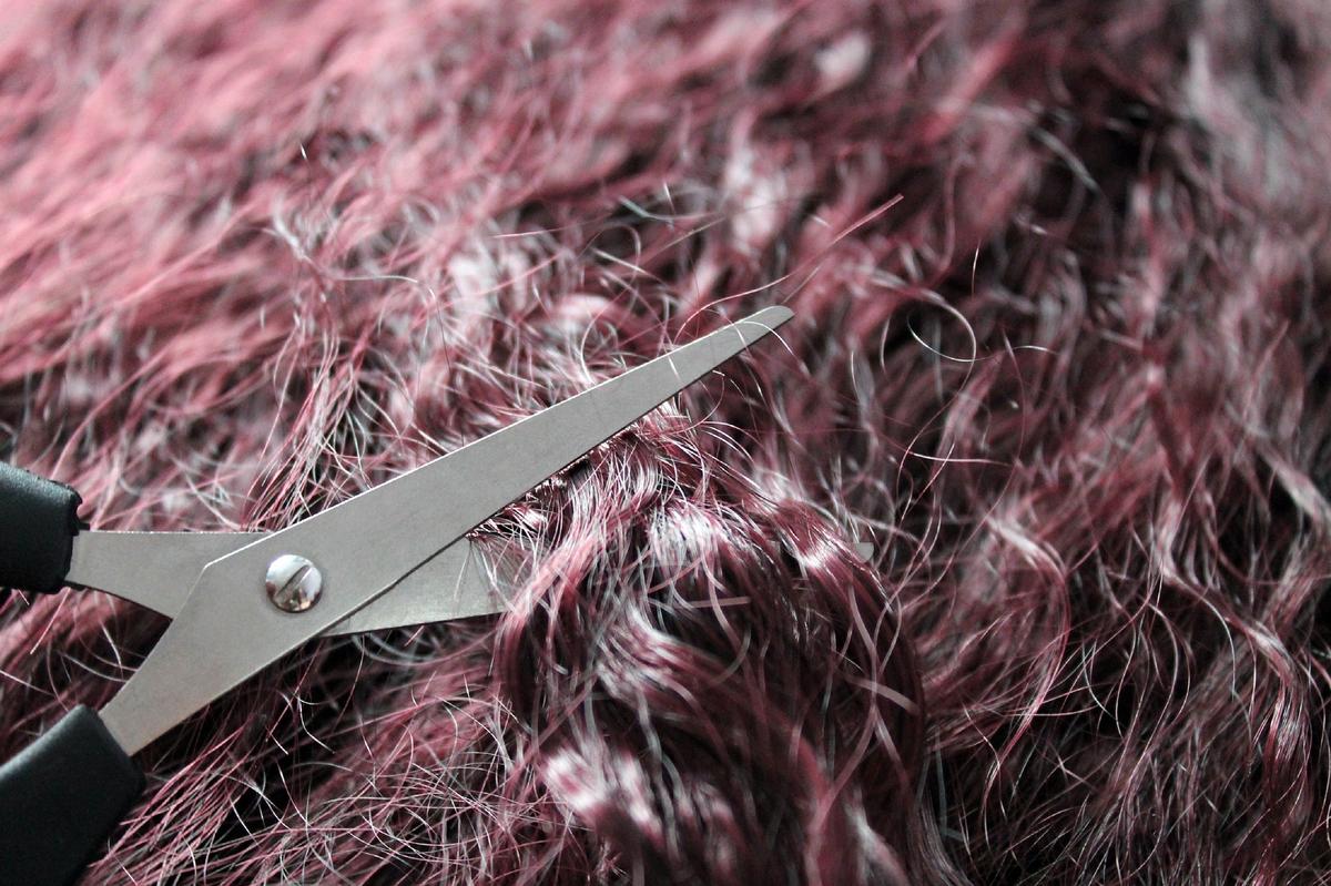 Mother Claims Teacher Cut Off Chunk of Daughter’s Hair as Punishment for Playing With It