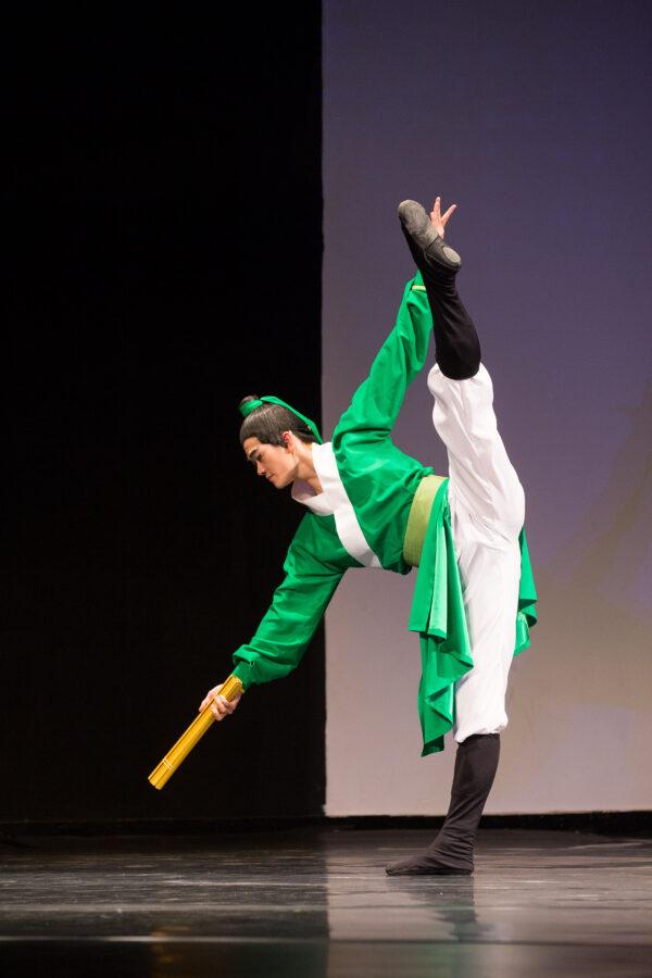 Victor Li in his Bronze-winning performance at the 2016 NTD Dance Competition. (Dai Bing/The Epoch Times)