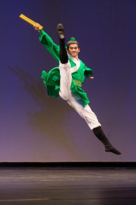 Victor Li in his Bronze-winning performance at the 2016 NTD Dance Competition. (Dai Bing/The Epoch Times)