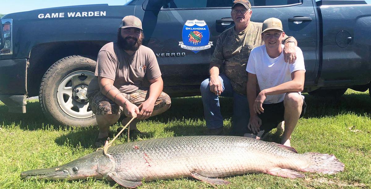 Angler Catches 170-pound Prehistoric Fish With Alligator-looking Snout From Oklahoma Lake