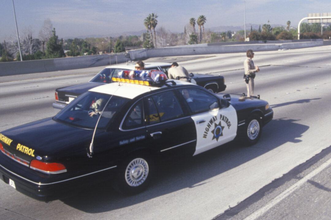 State Trooper Senses Something’s ‘Not Right’ During Traffic Stop, Ends Up Saving 15-yr-old Girl From Human Trafficker