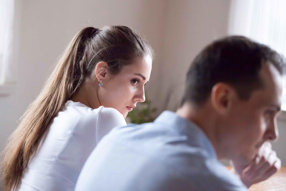 Illustration - Shutterstock | <a href="https://www.shutterstock.com/image-photo/back-view-offended-woman-looking-stubborn-1173702439">fizkes</a>
