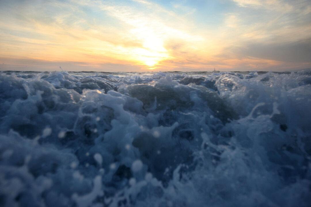 Ocean-Based Heat Wave Signals Warmer California Fall