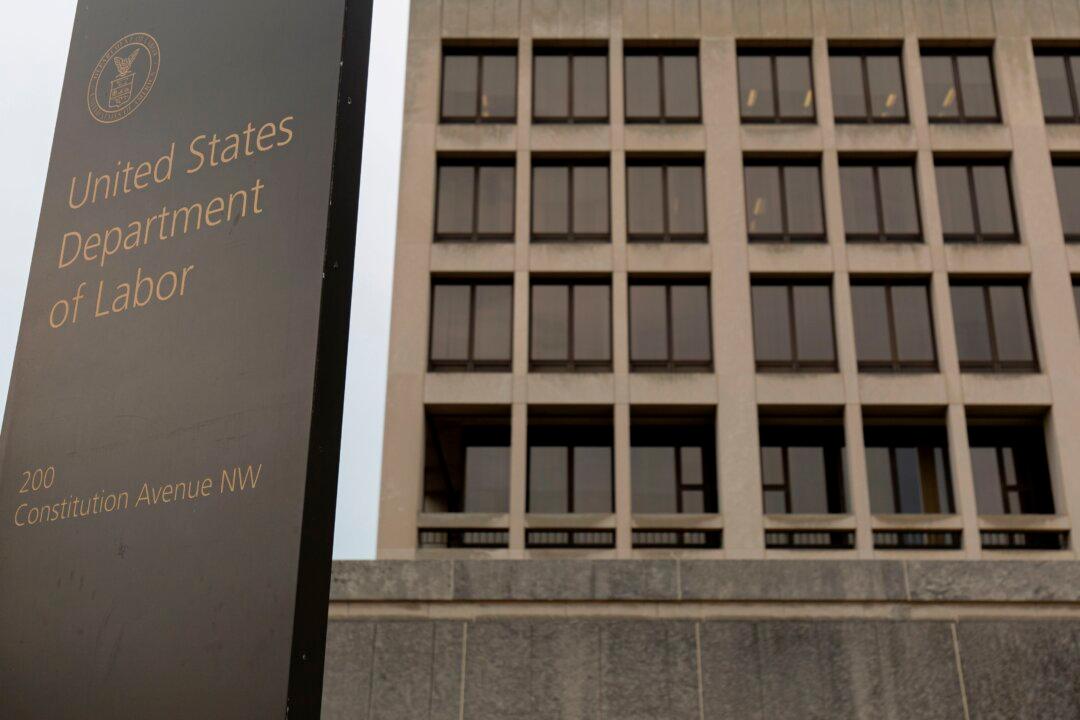 Bloomberg Retracts Article on Trump Labor Official Over One Month After Publishing