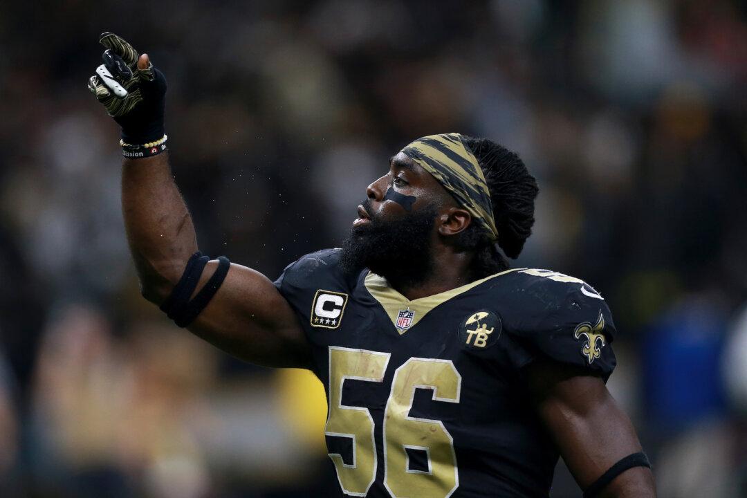 Saints Linebacker Demario Davis Won’t Be Fined for ‘Man of God’ Headband