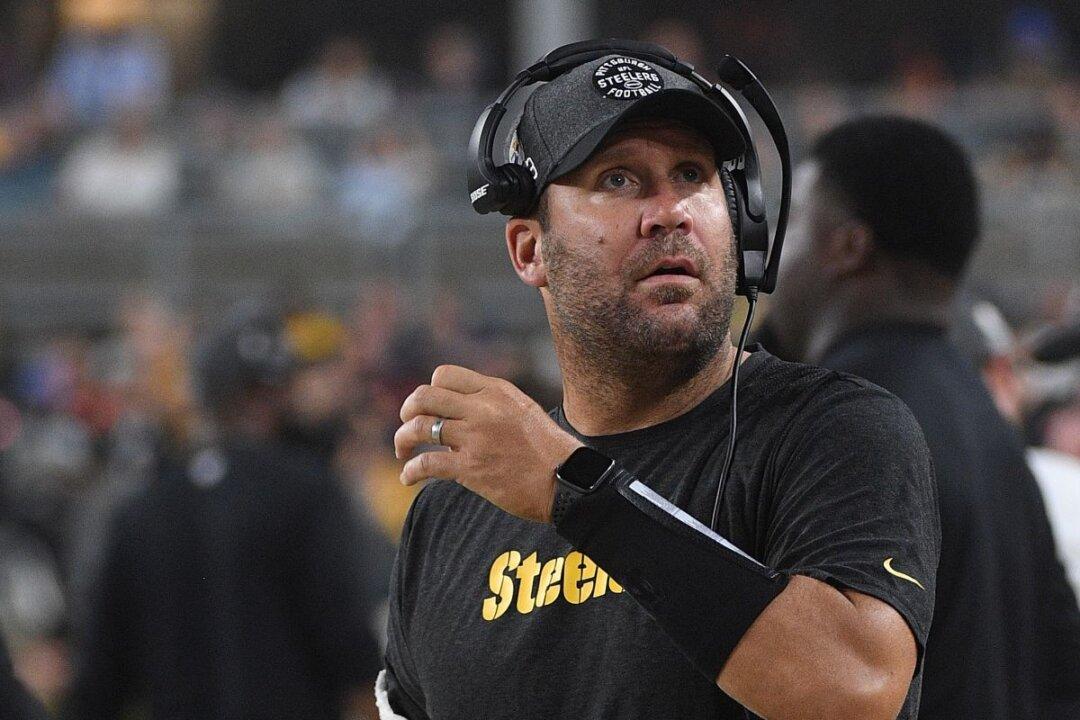 Ben Roethlisberger Fined $5,000 for Wearing Apple Watch During Game, Report Says