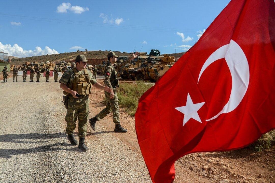 US Pulls Troops Clear of Turkish Offensive in Syria, Hands Over Burden of ISIS Prisoners