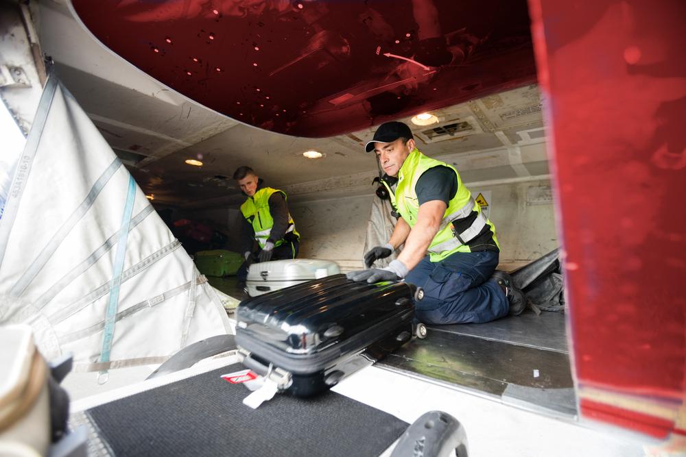 Illustration - Shutterstock | <a href="https://www.shutterstock.com/image-photo/workers-loading-luggage-airplane-761564017?src=PHtaoWNYgiurCI_DbIRqxA-1-5">Tyler Olson</a>