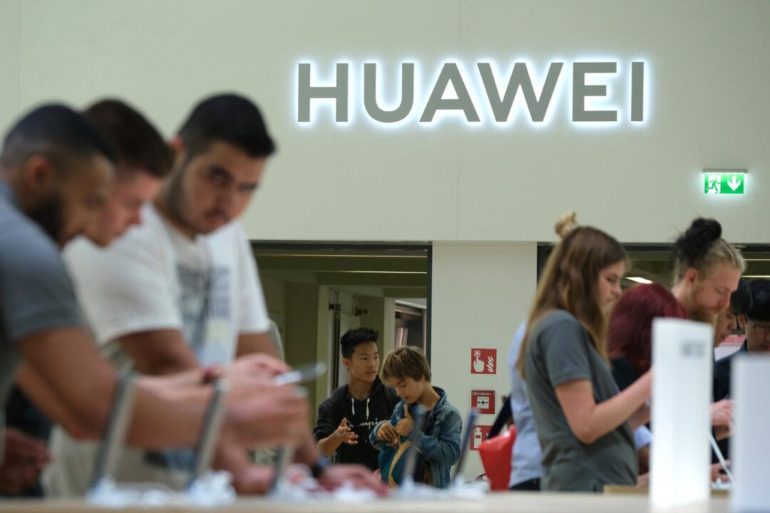 Senators Call Out Huawei Threat in Letter to Microsoft