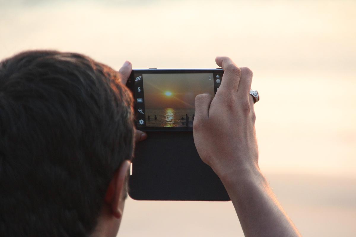 Four Die After Slipping During Group Selfie at Indian Dam