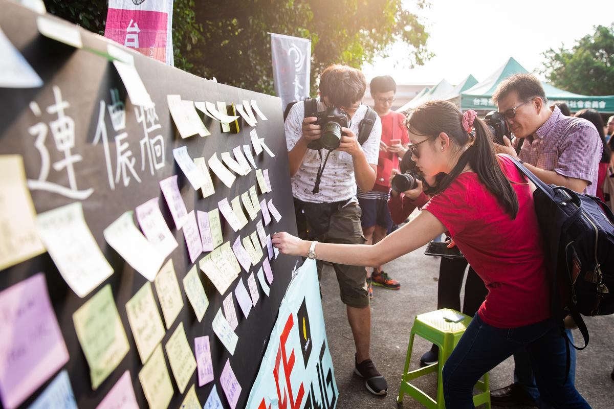 Taiwan Deports Chinese Tourist Charged With Damaging a Pro-Hong Kong ‘Lennon Wall’