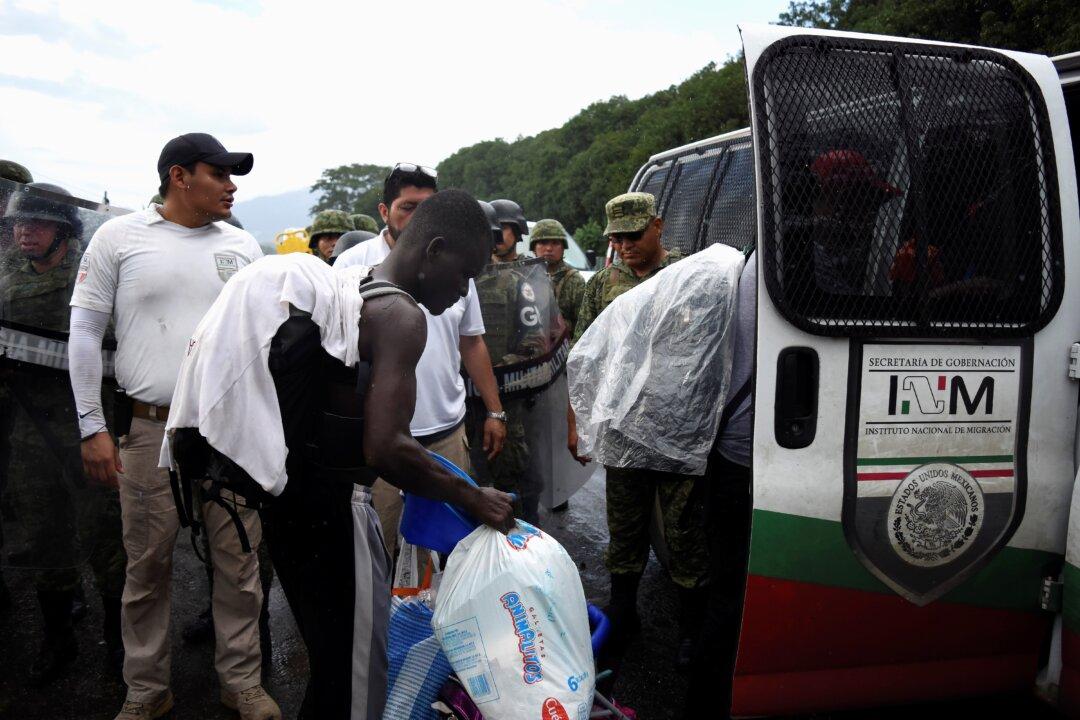 Mexico Military Police Halt 2,000-Strong Migrant Caravan on Its Way to US
