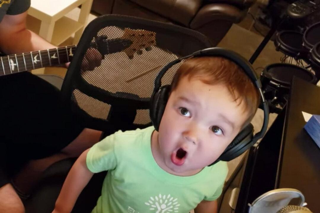 Father and Toddler’s Rendition of Elvis’s Classic Brings Joy to Fans Around the World