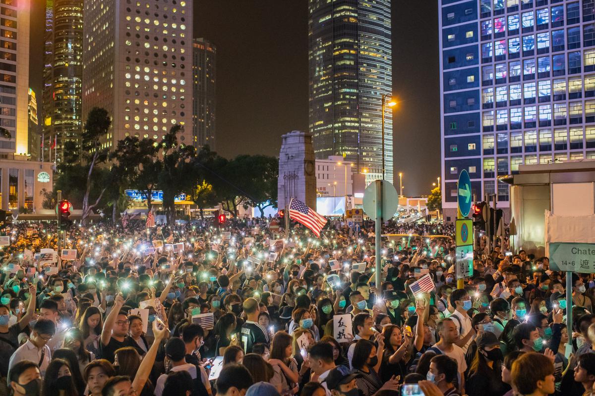 Tens of Thousands of Hong Kong Protesters Plead for US Help