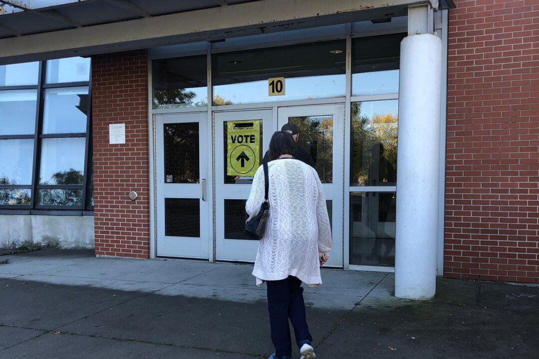 2 Million Canadians Voted at Advance Polls, Turnout up Compared to 2015