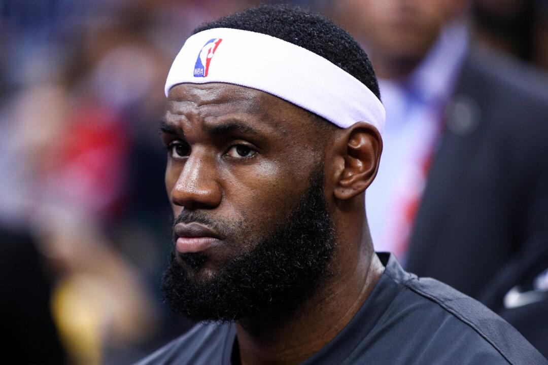 LAPD Officer Hopes ‘Hatred’ From LeBron James Will Stop, Requests to Meet and Talk About Policing