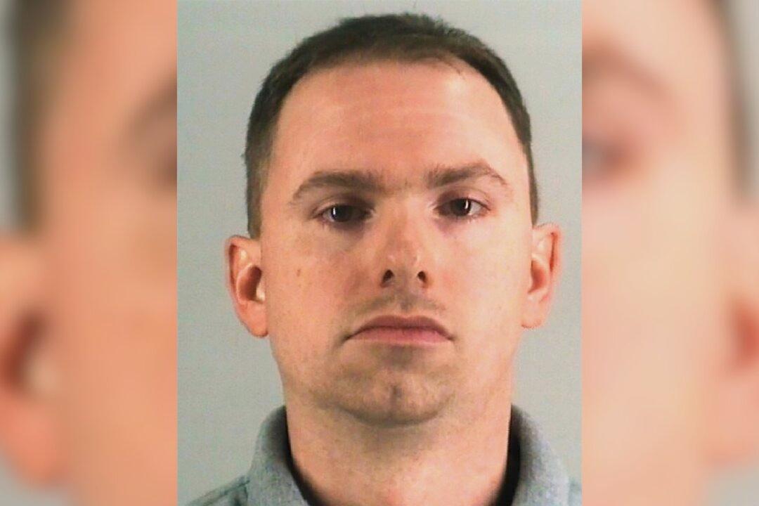 Texas Police Officer Charged With Murder For Shooting Woman in Her Home