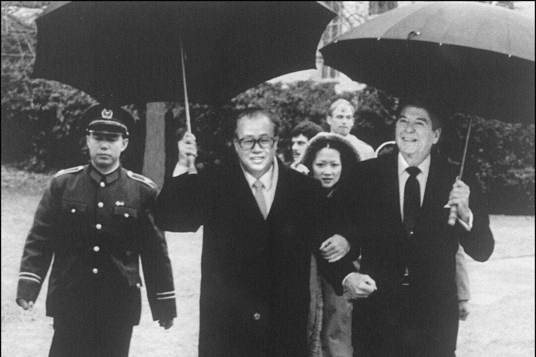 Family of Chinese Regime Reformist Zhao Ziyang Fulfills His Wish to Be Buried Outside of Party’s Official Cemetery