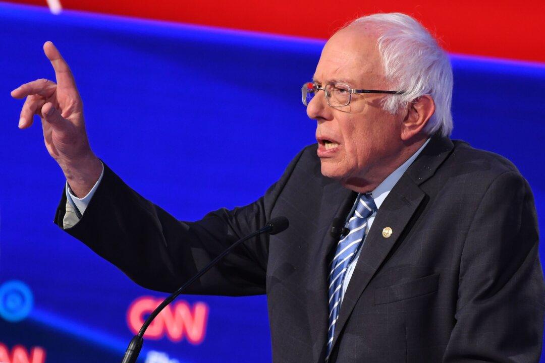 Bernie Sanders at Debate After Heart Attack: ‘I’m Healthy’