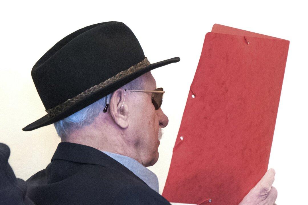 Former Nazi SS Guard, 93, Goes on Trial in Hamburg