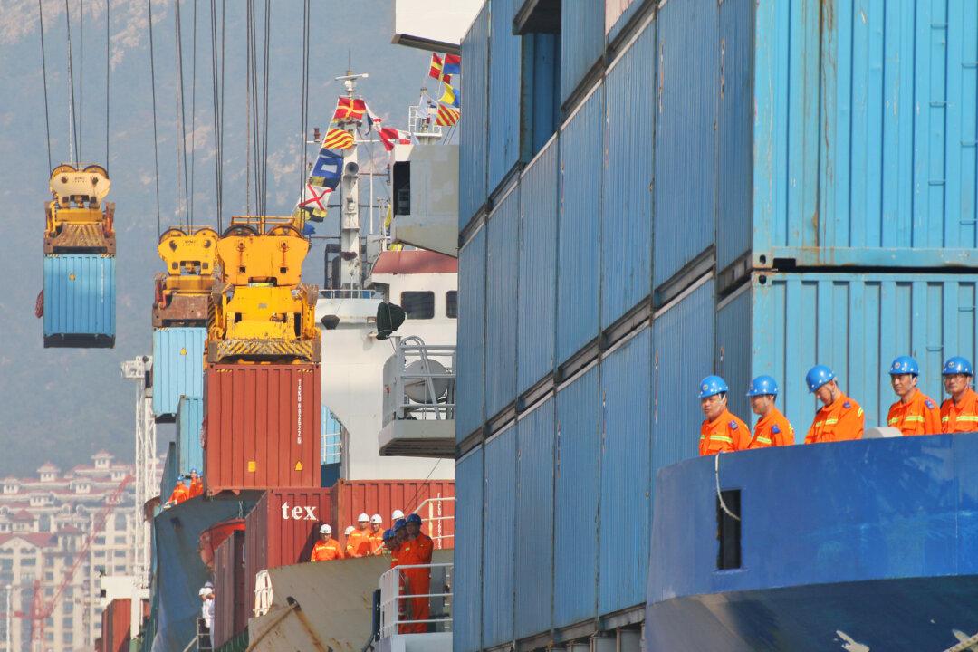 China’s GDP Growth Grinds to Near 30-Year Low as Tariffs Hit Production