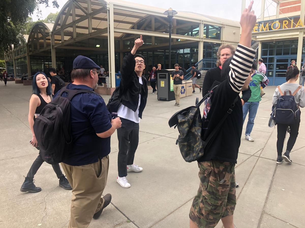 Chinese students were witnessed bulling Hong Kong democracy students. (Nathan Su/The Epoch Times)