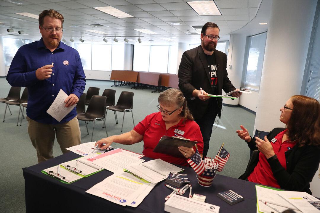 Restoring Felons’ Voting Rights Gains Momentum