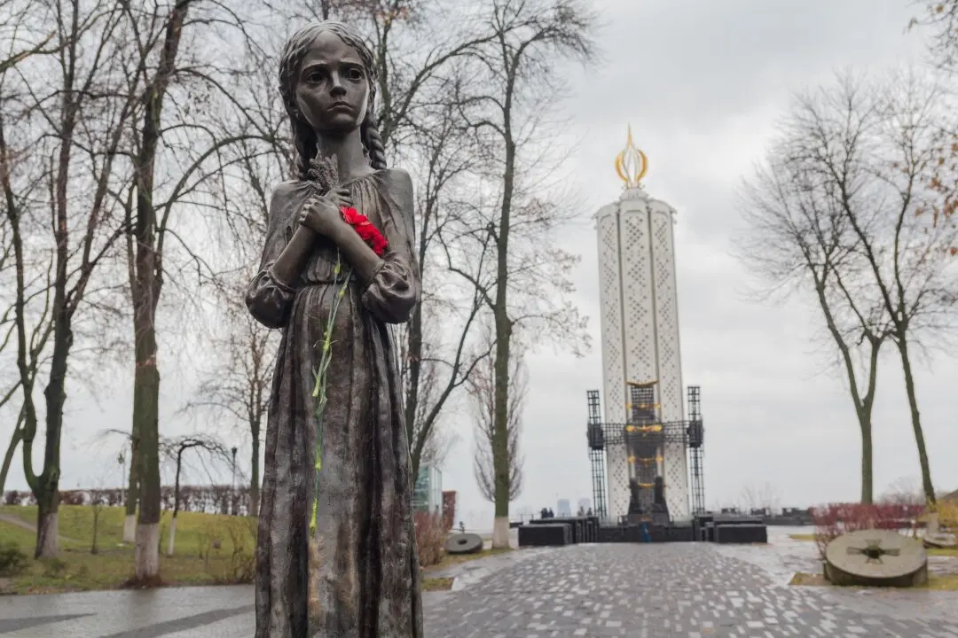 Carney, Poilievre Commemorate Holodomor Memorial Day Marking Soviet Atrocity in Ukraine
