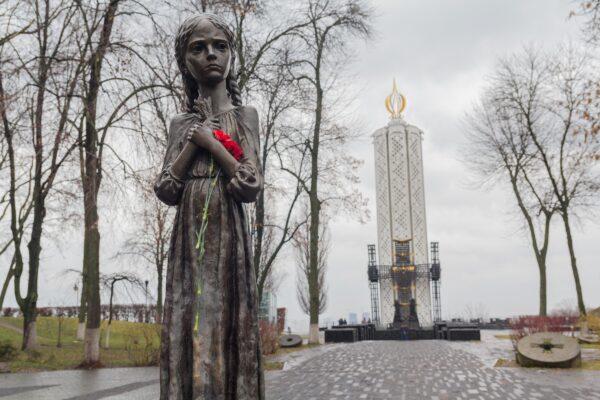 Carney, Poilievre Commemorate Holodomor Memorial Day Marking Soviet Atrocity in Ukraine