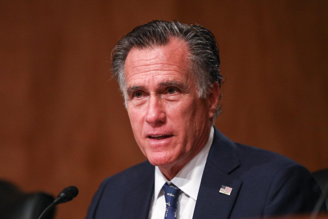 Senators Express Frustration With Mitt Romney Over Attacks on Trump