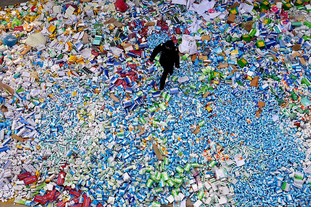 US Increasingly Reliant on Chinese-Manufactured Drugs, Experts Warn