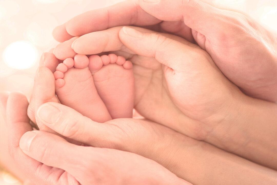 Couple With 10 Boys Finally Have a Girl, and They Have No Idea What to Do Now