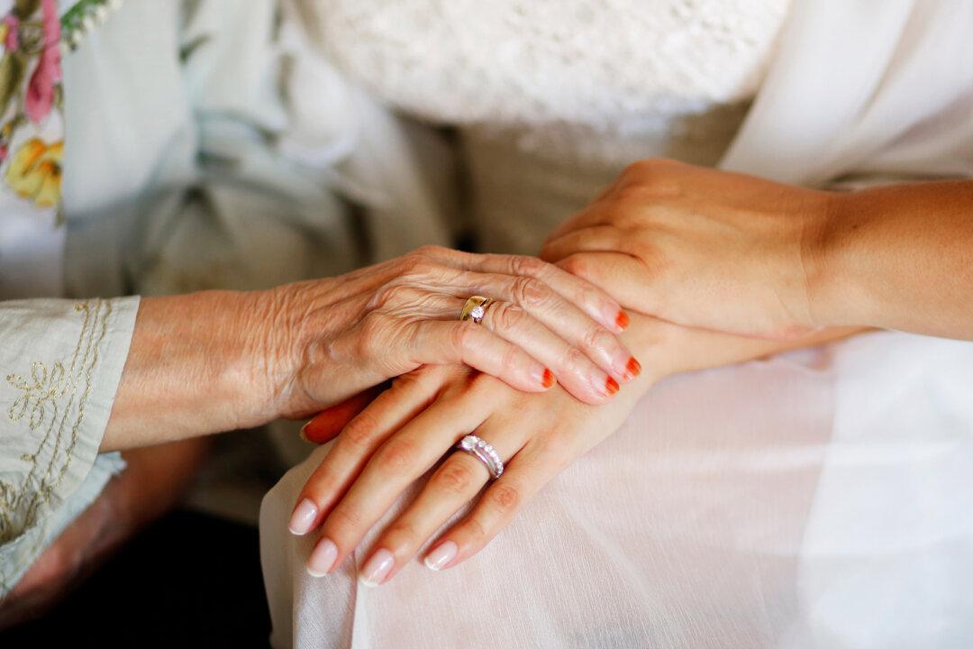 Tennessee Bride and Groom Ask All Four Grandmothers to Be Flower Girls at Their Wedding