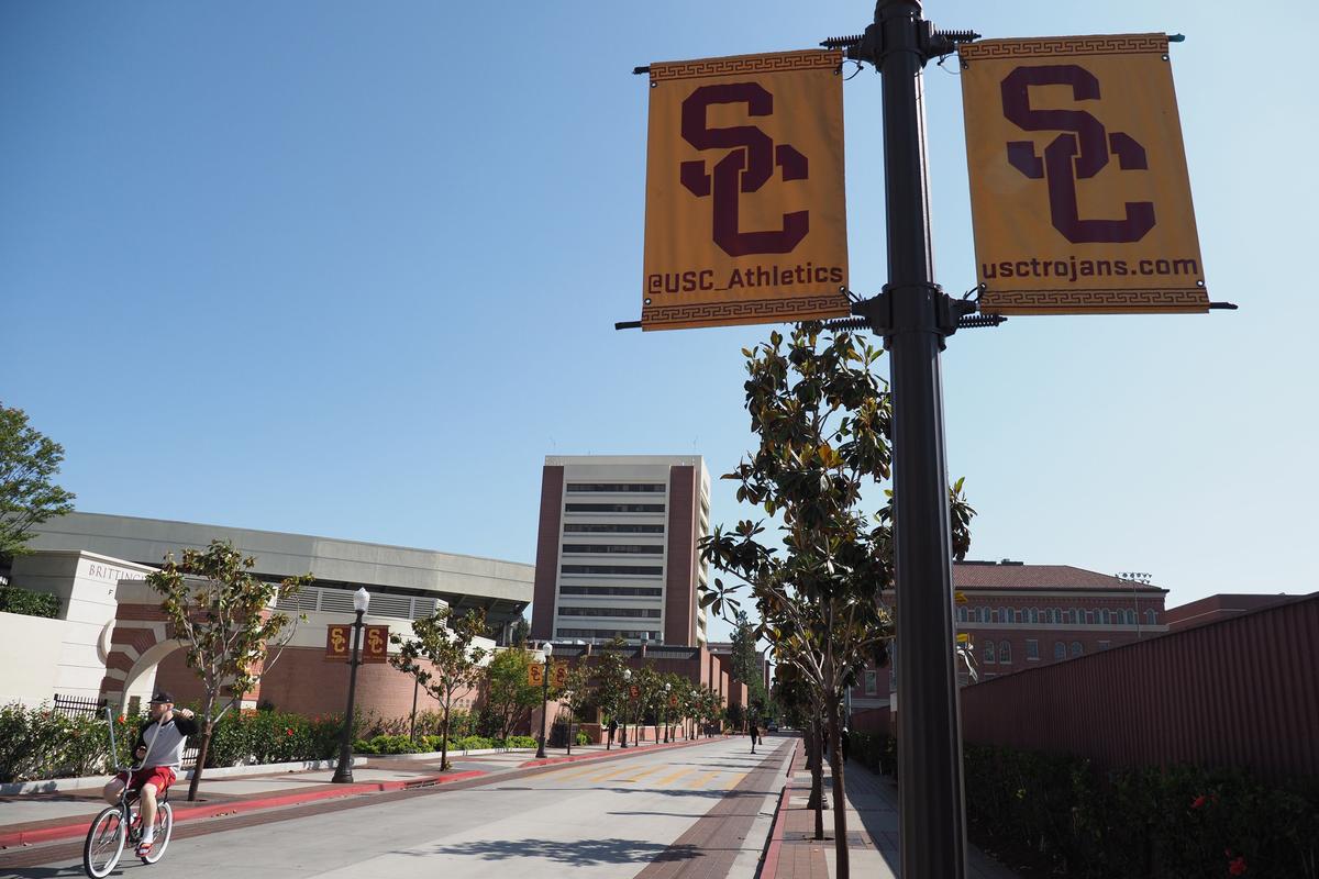 Former USC Admissions Official to Plead Guilty for Faking Transcripts for Students From China
