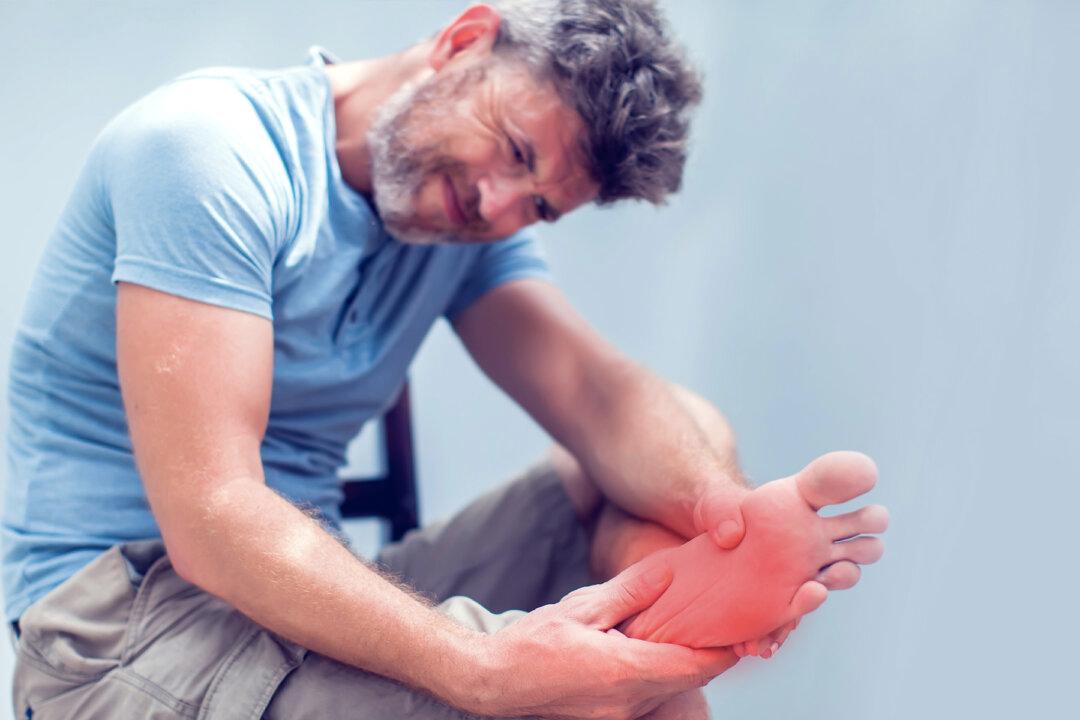 5 Ways You Can Spot Health Issues Just by Looking at Your Feet–Cold Feet Can Mean Nerve Damage