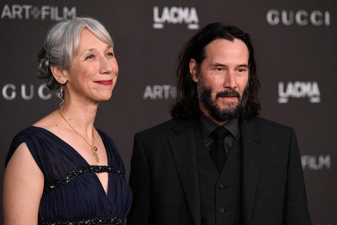 Keanu Reeves Makes Red Carpet Debut With Artist Girlfriend Alexandra Grant