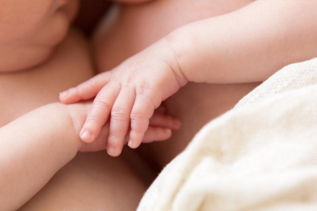 Viral Video of Newborn Twins Smiling and Hugging As They Nap Is Too Cute to Handle