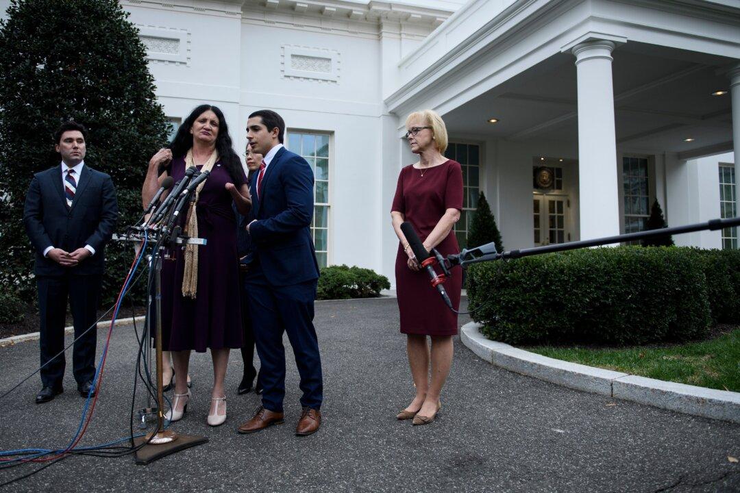 Trump Meets Victims on National Day for Victims of Communism