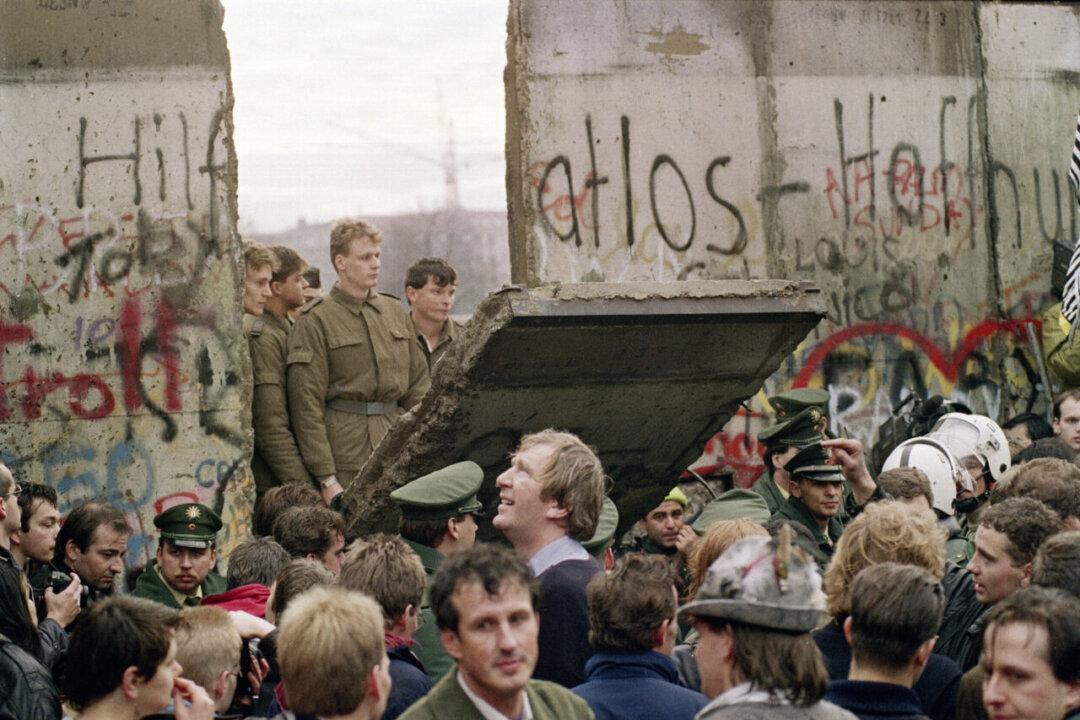 30 Years After Collapse of Berlin Wall, Polish ‘Solidarity’ Co-founder Has Strong Warning to the Free World