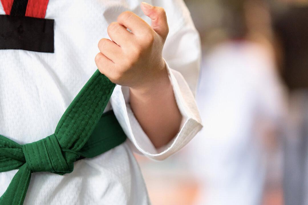 9-Year-Old With No Legs Practices Taekwondo, Wins Medals, and Hopes to Compete in Paralympics