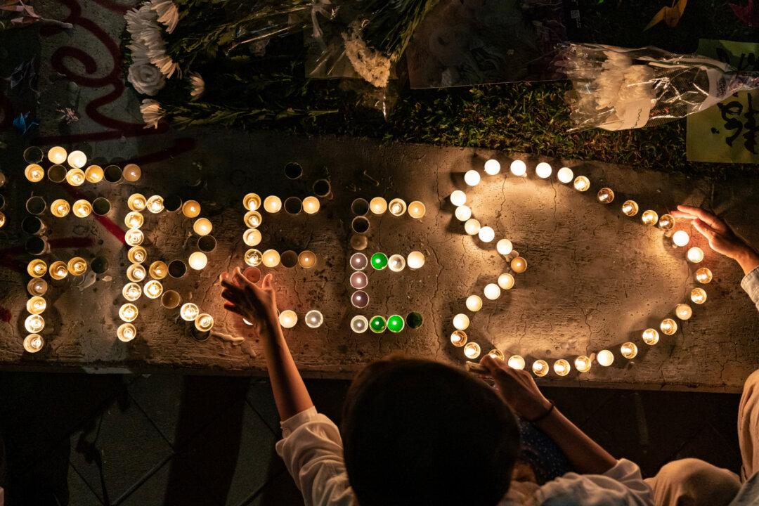 100,000 Mourn the Death of Student Protester in Hong Kong