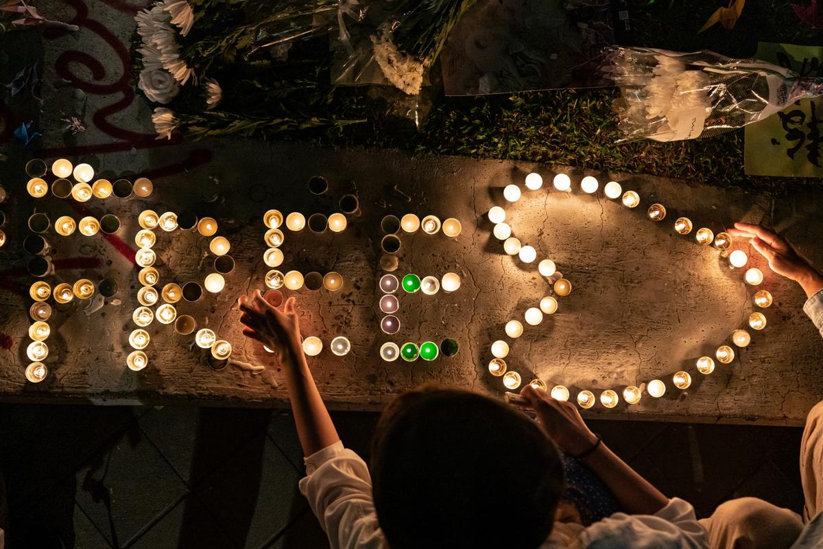 100,000 Mourn the Death of Student Protester in Hong Kong