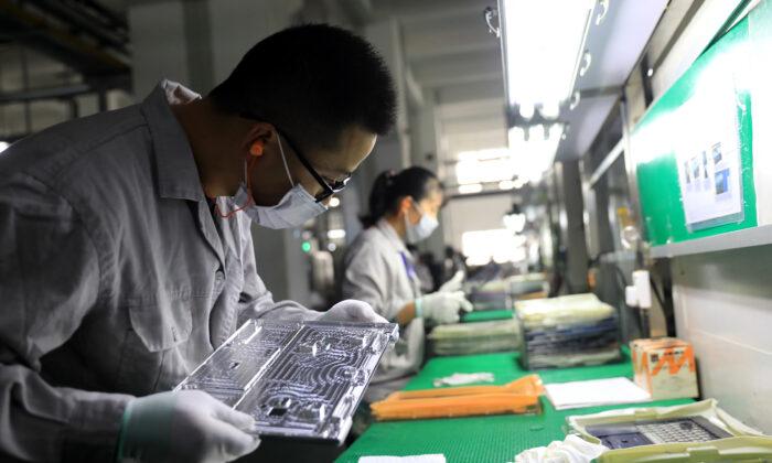 Investors Sink Bonds of China’s State-Backed Chipmaker Tsinghua Unigroup