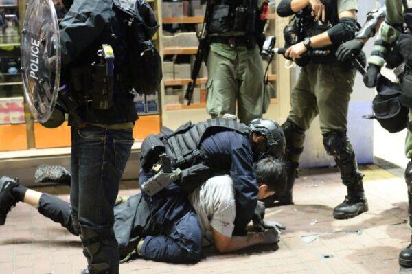 Police arrest a protester in the Mong Kok area of Hong Kong, on Nov. 10, 2019. (Sung Pi-lung//The Epoch Times)