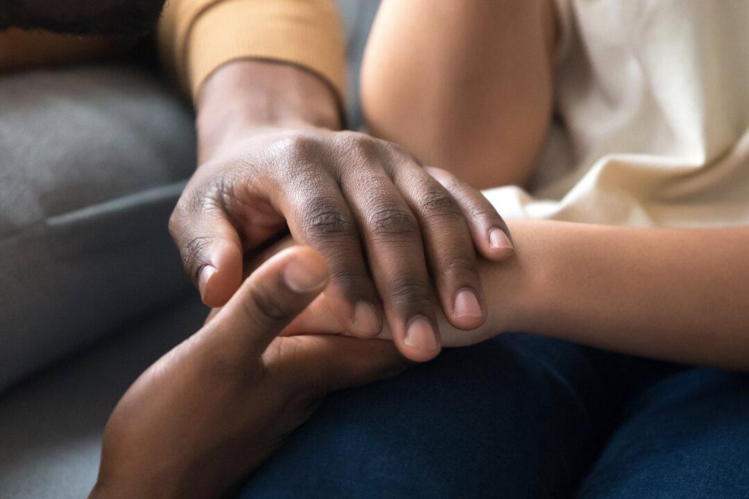 Foster Dad Who Raised 30 Kids Comes Out of ‘Retirement’ and Adopts 5 More Siblings in Need