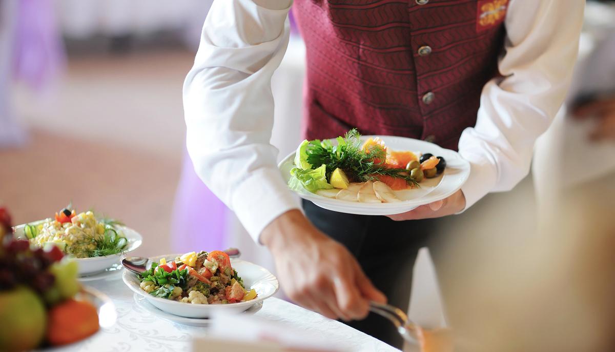 Waiter Stands Up for Boy With Down Syndrome After Hearing Diner’s Derogatory Comment