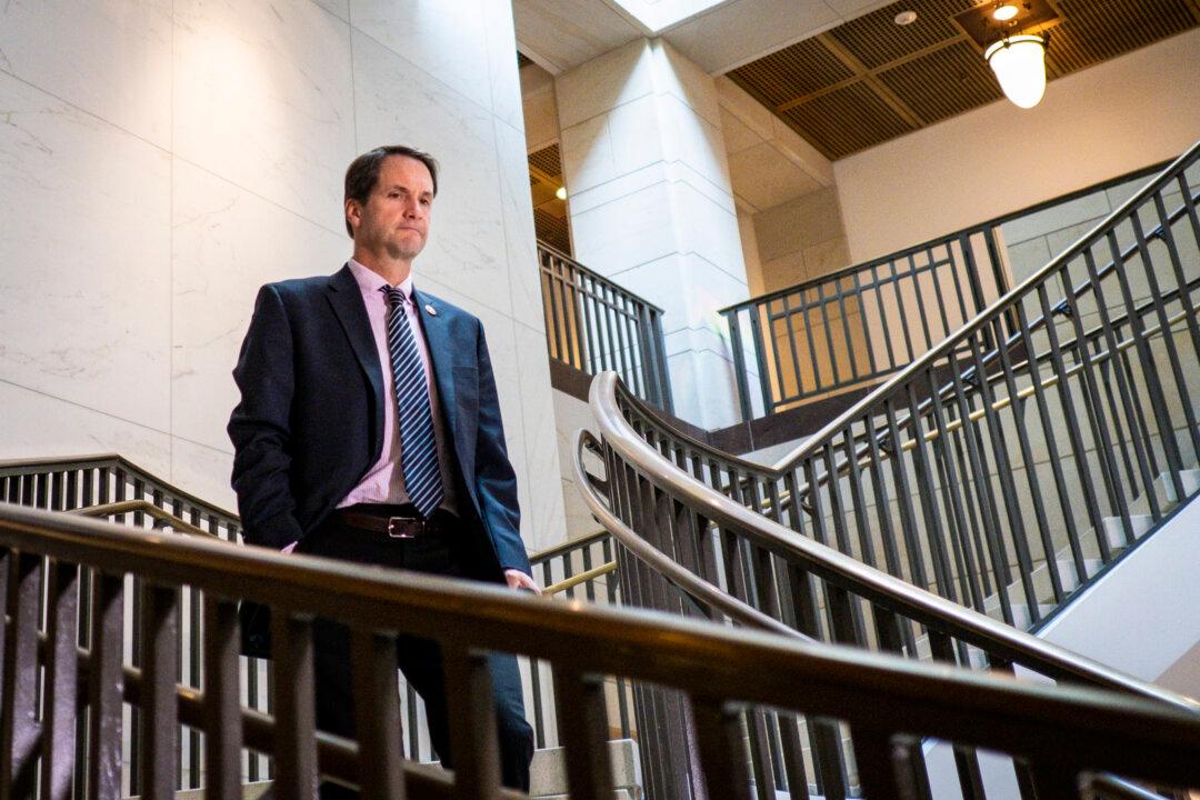 Democrat Himes Backs Republican Push to Declassify Intelligence on Origins of COVID