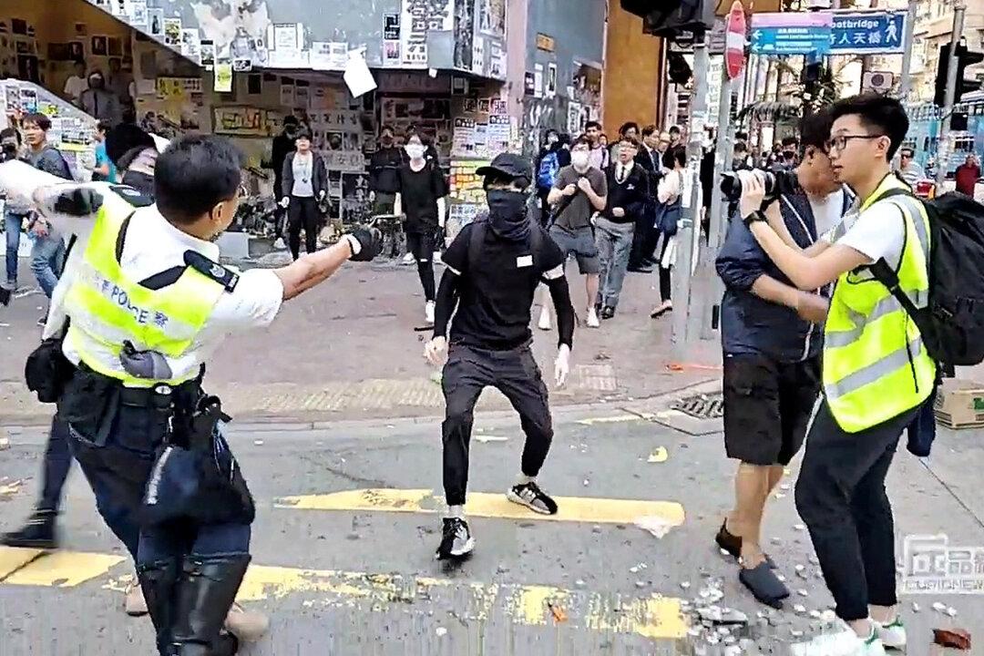 Police Fire Live Rounds at 2 Protesters As Hong Kong Engulfed in Citywide Strike