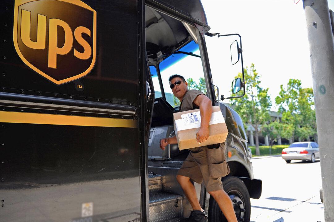 UPS Driver Follows Wife’s Instructions to ‘Hide Parcel From Husband,’ and the Photo Goes Viral