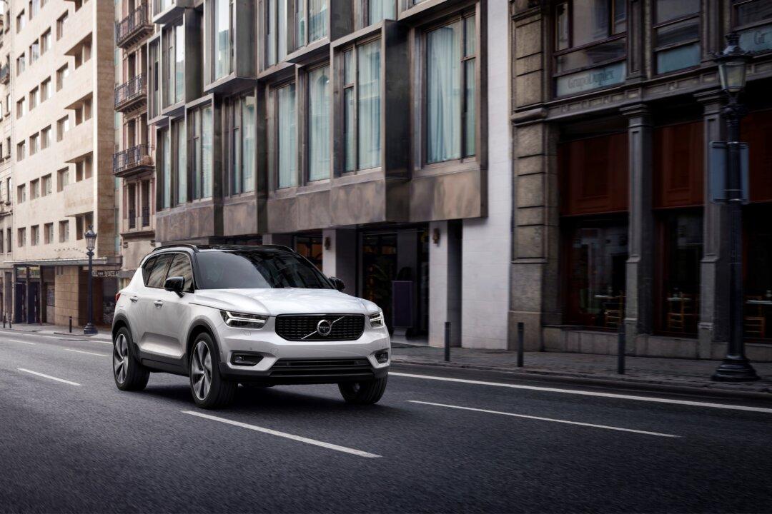 Volvo: 2020 XC40 T5 AWD R-Design Trim